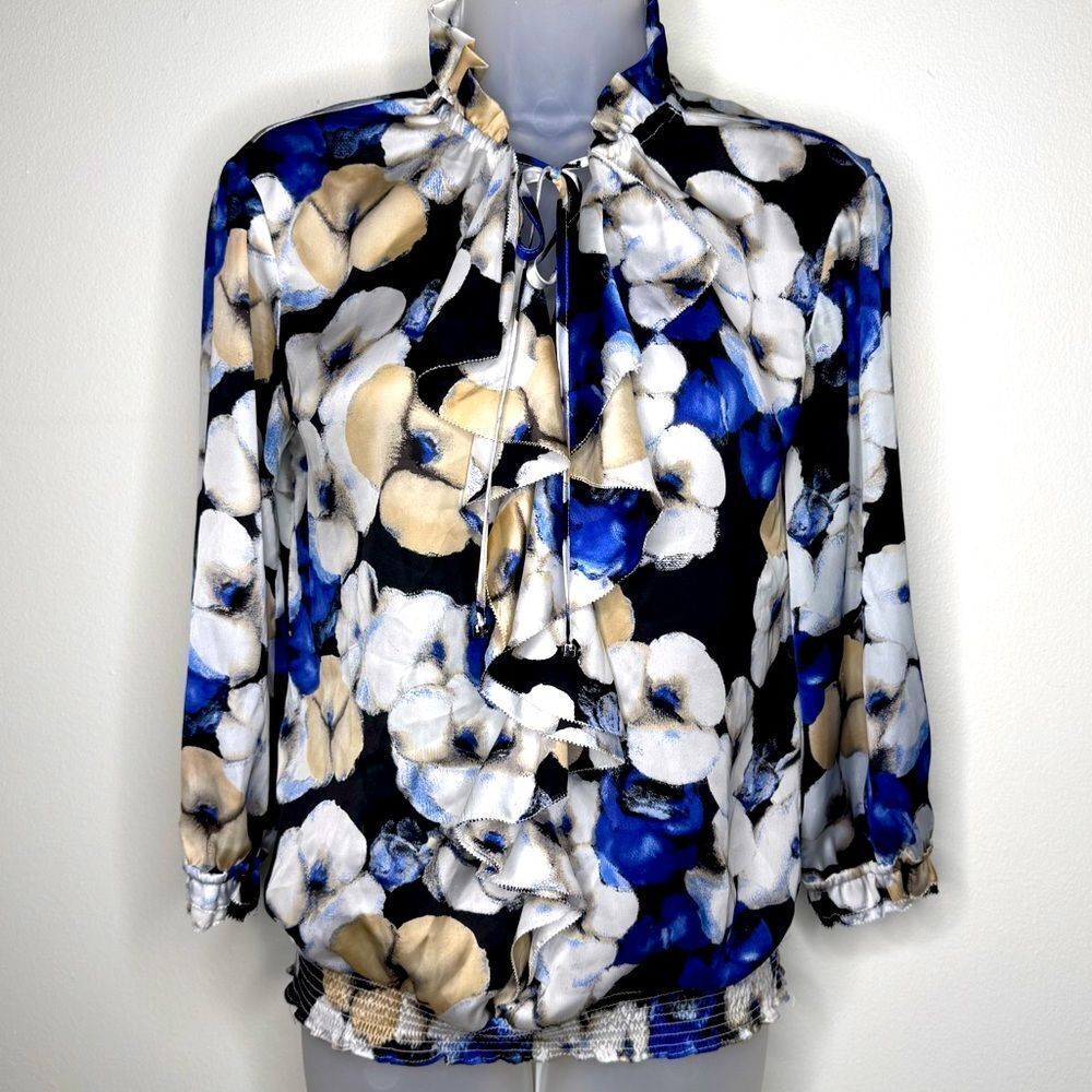White House Black Market Top Blue White Floral Long Sleeve Blouse. Extra Small